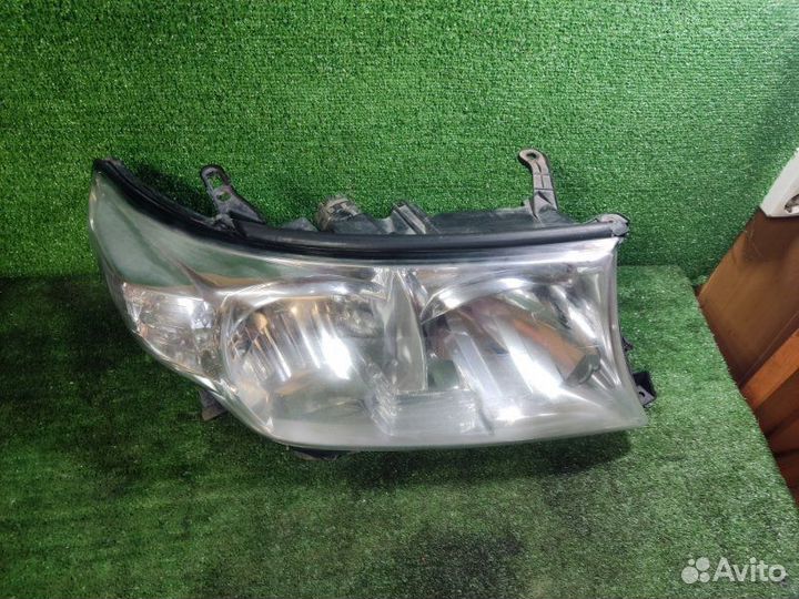 Фара правая Toyota Land Cruiser 200