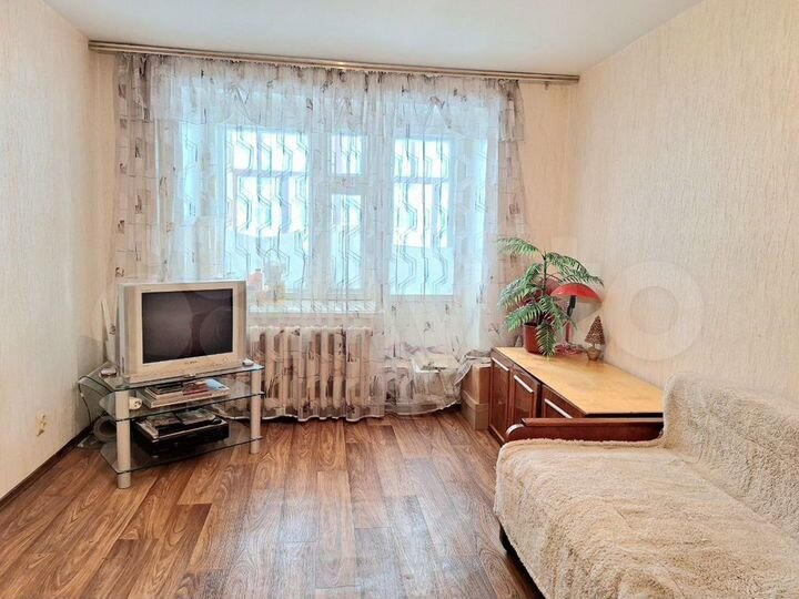 3-к. квартира, 57 м², 1/6 эт.