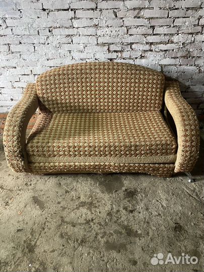 Диван малогоборитный