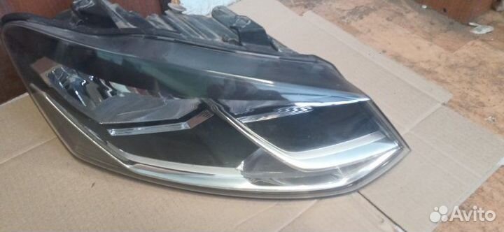 Фара передняя правая Volkswagen Polo sedan