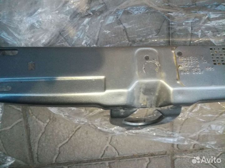 Верхняя планка телевизора радиатора mercedes w210