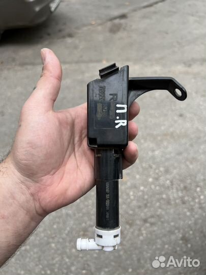 Форсунка омывателя фар toyota camry 40 правая