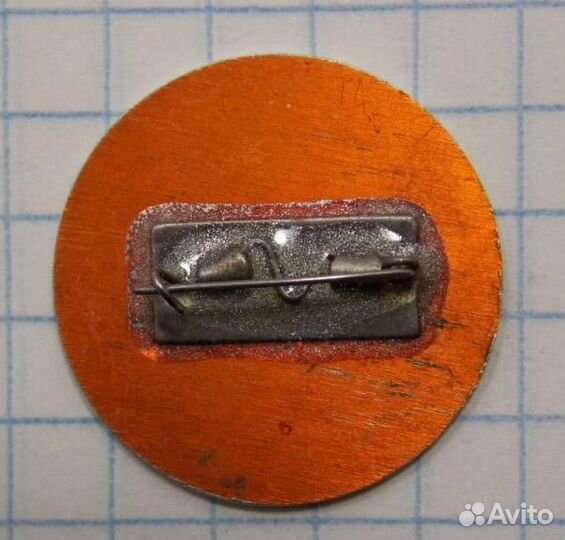 Значок Золотая шайба. Первоуральск 1972 (020523)