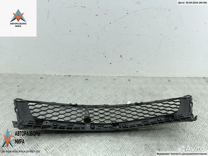 Заглушка (решетка) в бампер Mazda 3 BK рест. 2007