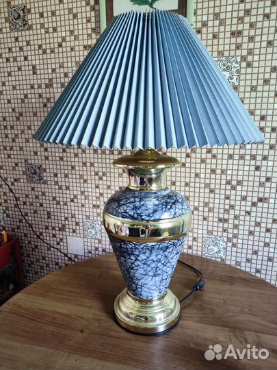 Настольная лампа