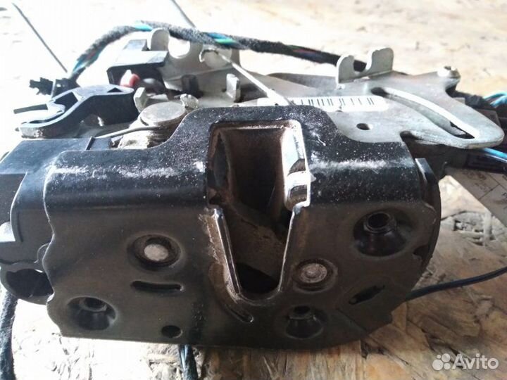 Замок двери для передний левый Mercedes Viano W639