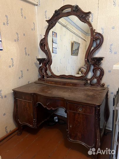 Антикварное трюмо с зеркалом