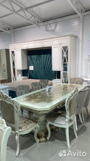 Стол обеденный и стулья