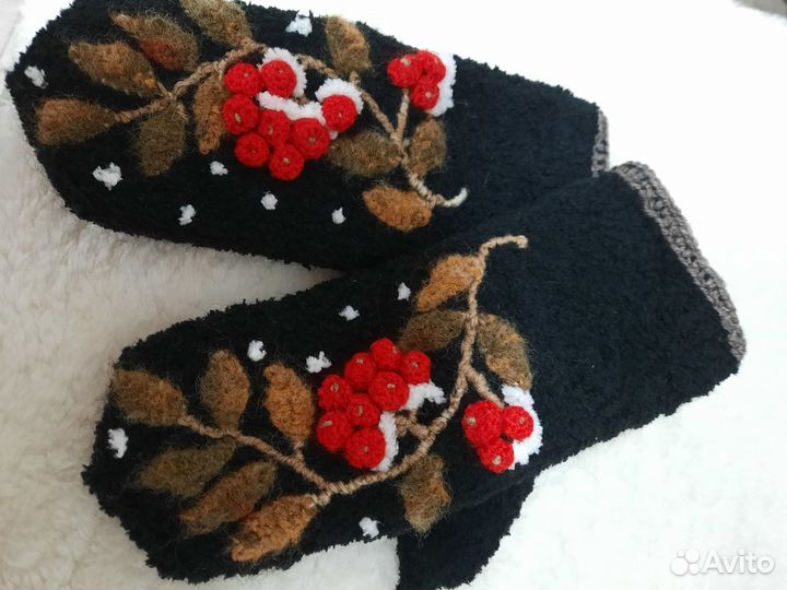 Продам варежки, детские костюмы и вязанные вещи