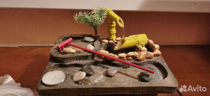 Японский настольный сад камней с фонтаном