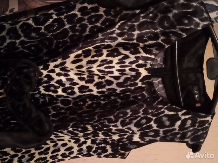 Платье без рукавов