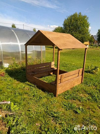 Детская песочница с крышей