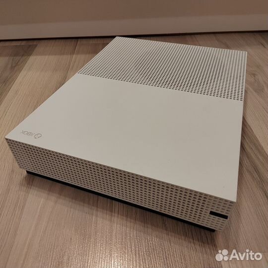 Xbox One S, 1TB, игры