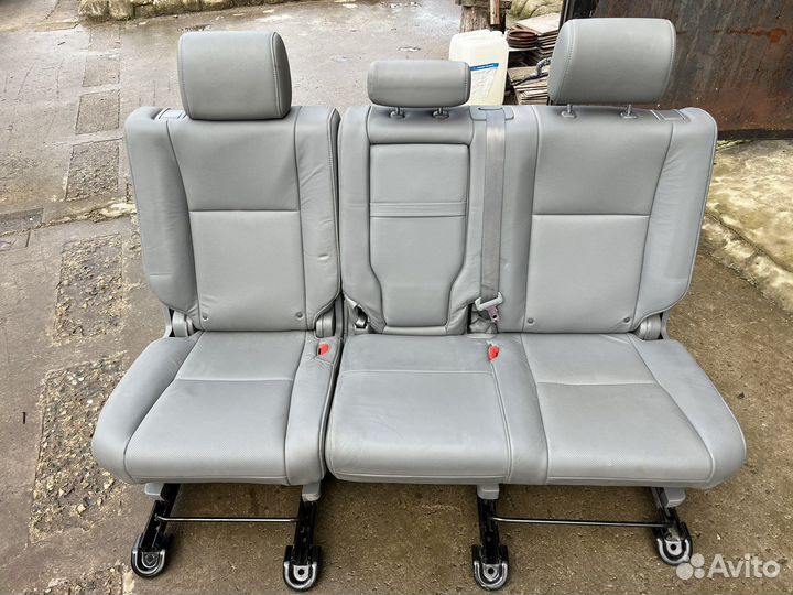 Стденья задние тойота тундра