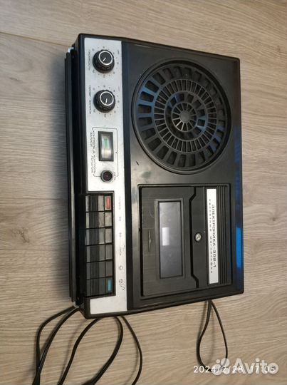 Кассетный магнитофон электроника