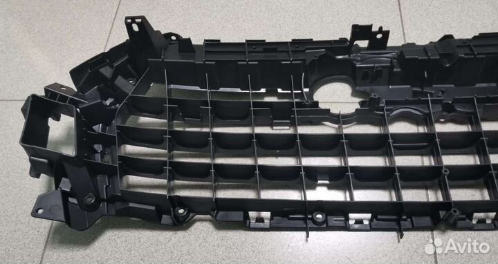 Audi Q7 4M кронштейн каркас решетки радиатора бамп
