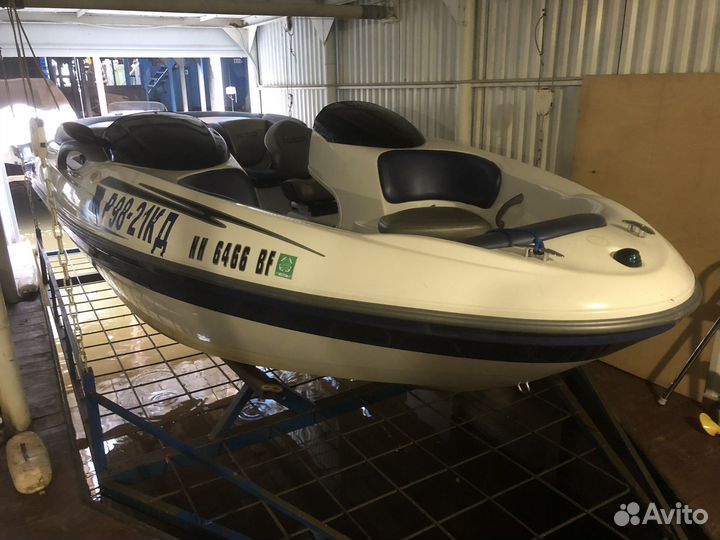 Водометный катер BRP Sea-Doo Challenger 2000