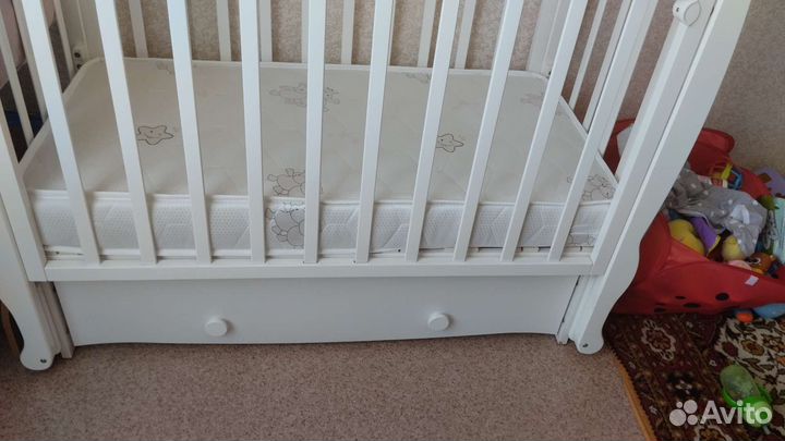 Детская кровать с маятником и ящиком