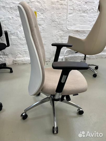 Кресло офисное Мальта бежевый ткань