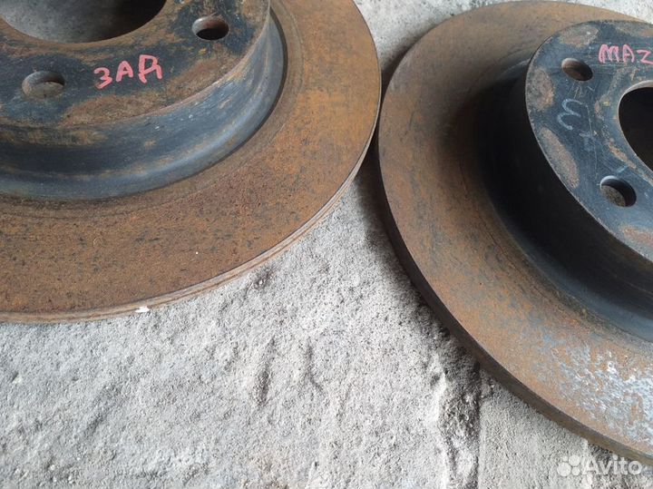 Диск тормозной задний Mazda 3 BM 2014 год