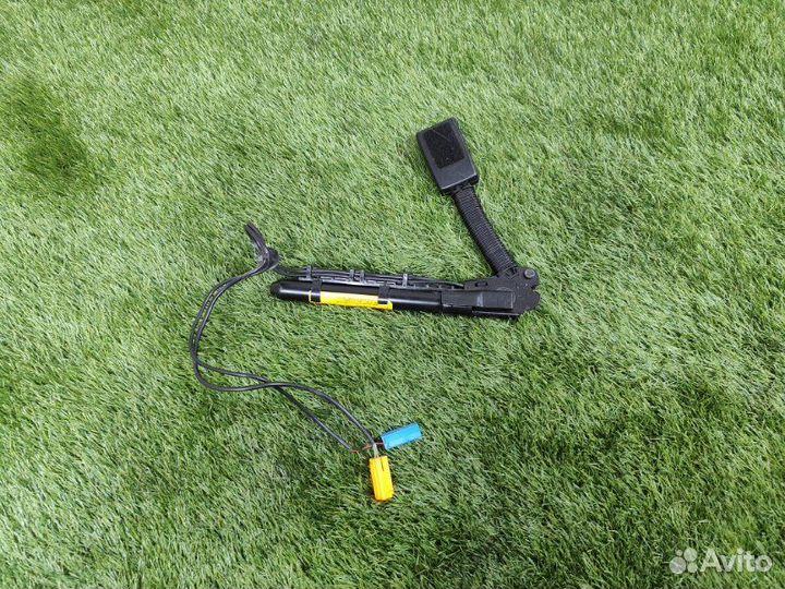 Преднатяжитель ремня безопасности передний правый