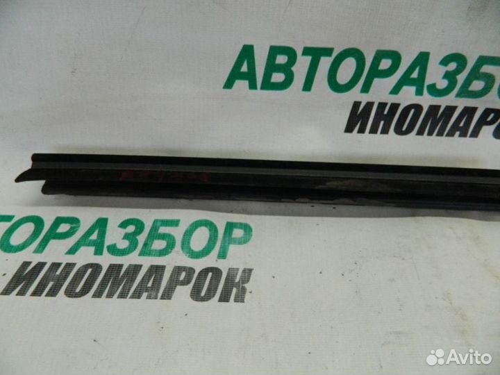 Уплотнитель для Renault Scenic 2 2003-2009г