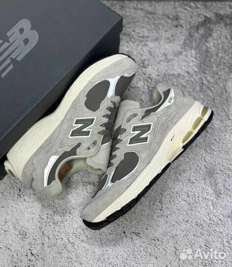 Кроссовки New Balance 2002R