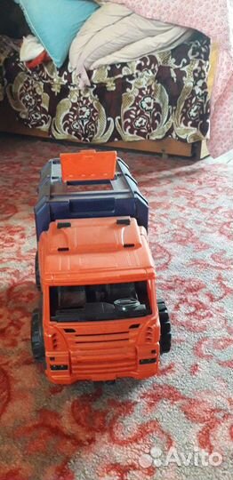 Игрушечный автомобиль-грузовик 
