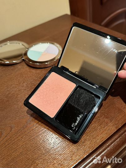 Guerlain meteorites compact ; румяна 01