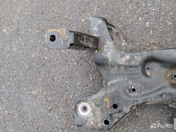 Передний подрамник skoda rapid