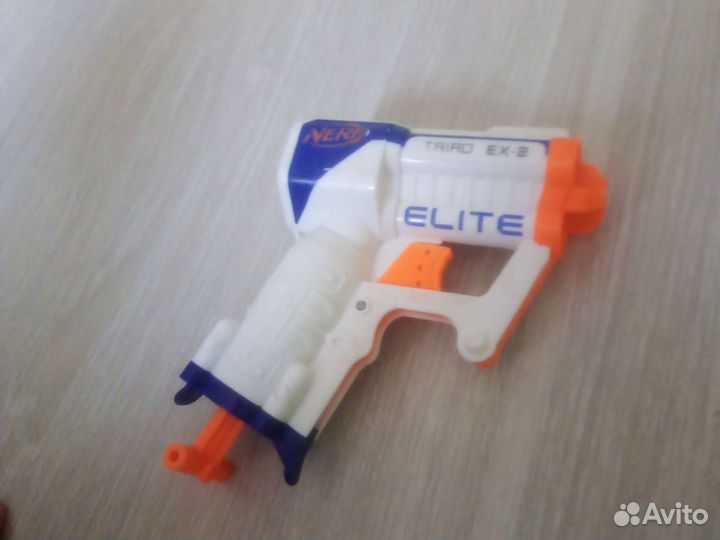 Игрушечный пистолет нёрф