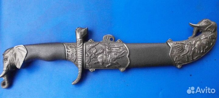 Нож с ножнами и рисунками слонов. Индия