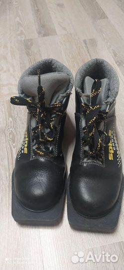 Лыжные ботинки