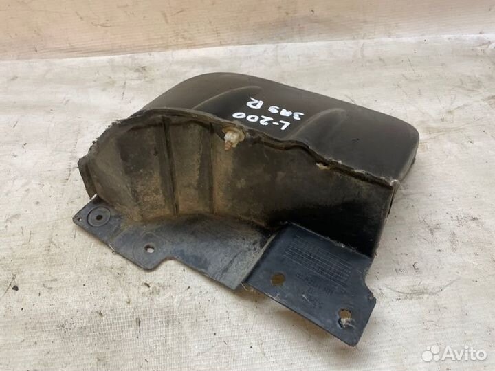 Брызговик задний правый Mitsubishi L200 KA4T 4D56