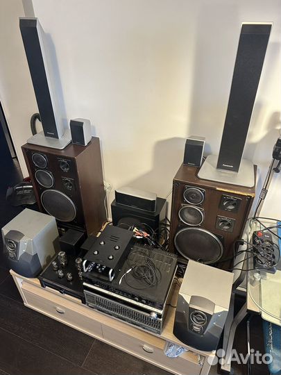 Комбинированный музыкальный центр из трех центров