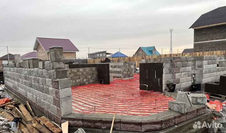 Строительство домов, заливка фундамента