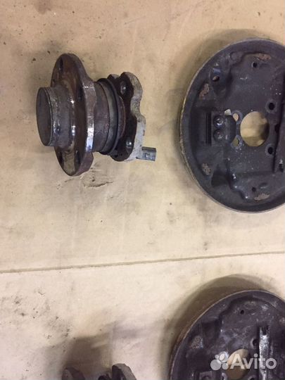 Задние ступицы Шкода фабия 2012 год