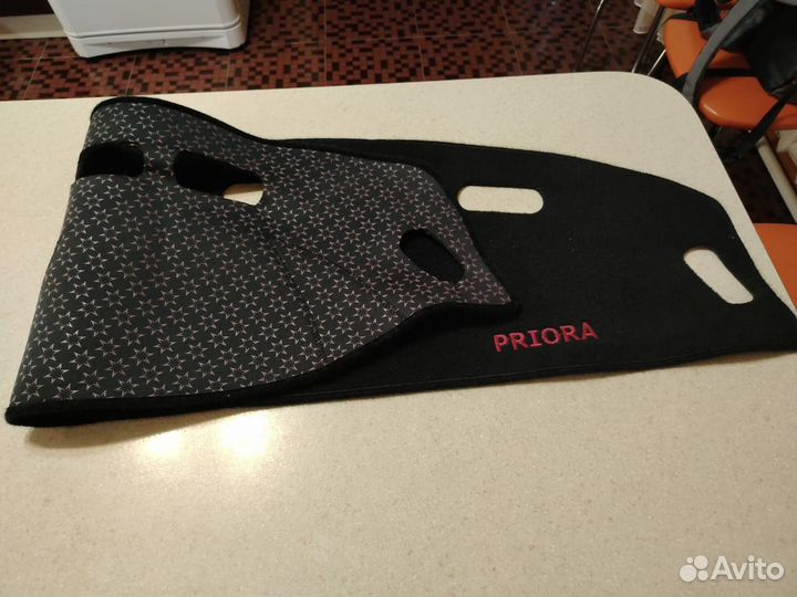 Коврик на панель приборов приора 1