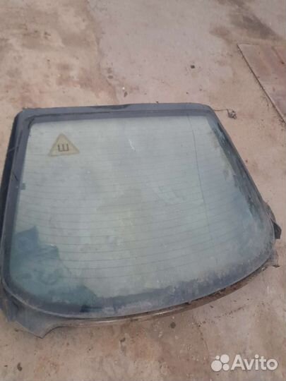 Стекло задние на ауди 80