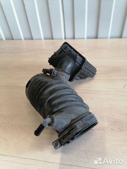 Патрубок воздушного фильтра Mazda Biante LF-VD