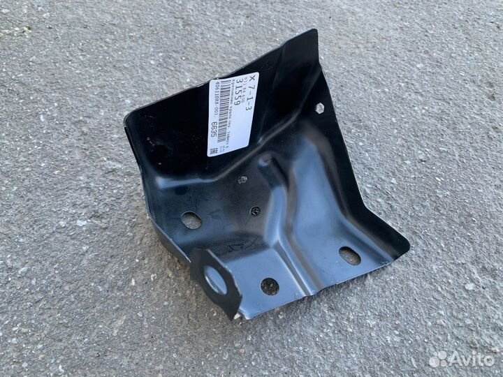 Кронштейн крыла переднего левого Zafira B