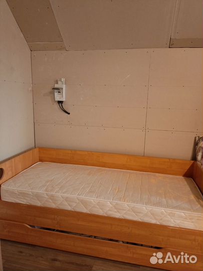 Кровать с новым матрасом