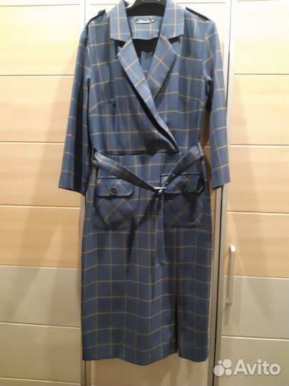 Платье строгое