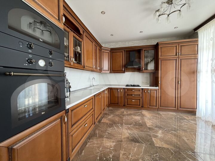 Дом 254 м² на участке 8 сот.