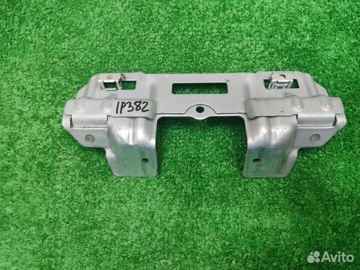 Кронштейн ручки потолка Volkswagen Passat B6