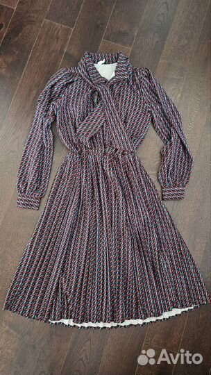 Платье с галстуком и юбкой- плиссе Concept Club