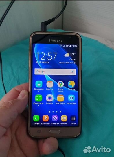 Телефон Samsung galaxy J3