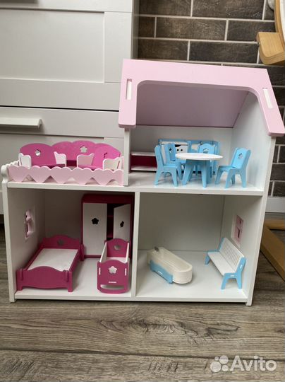Домик кукольный с мебелью