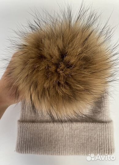 Шапка шерстяная с меховым помпоном