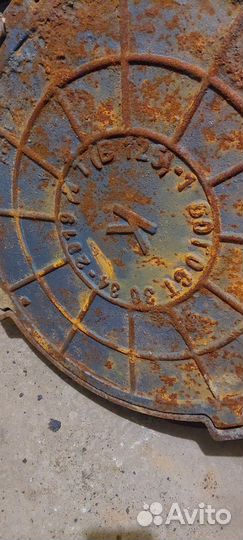 Крышка люка чугунный